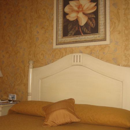 Hotel Santiago Benavente Ngoại thất bức ảnh