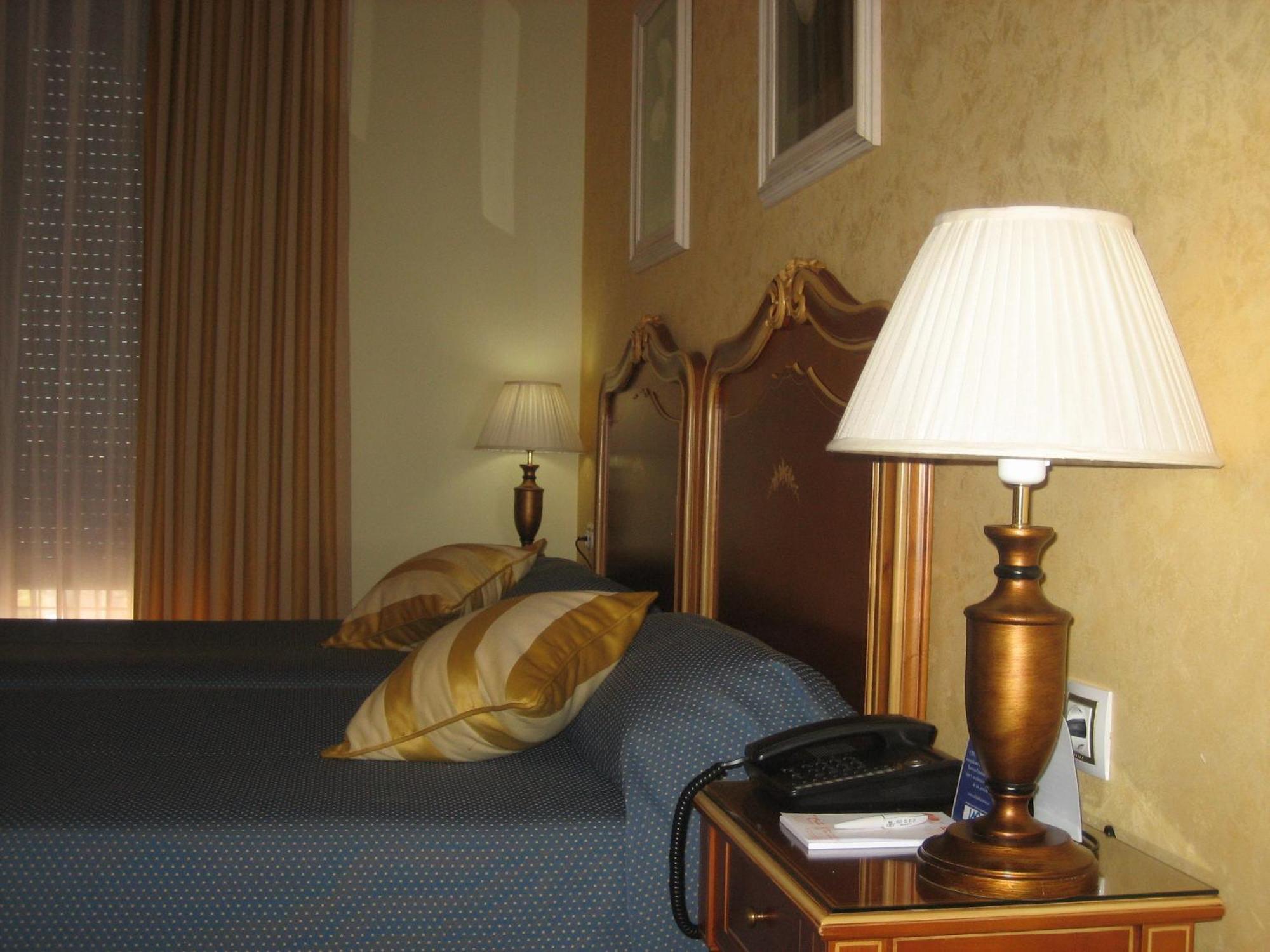 Hotel Santiago Benavente Ngoại thất bức ảnh